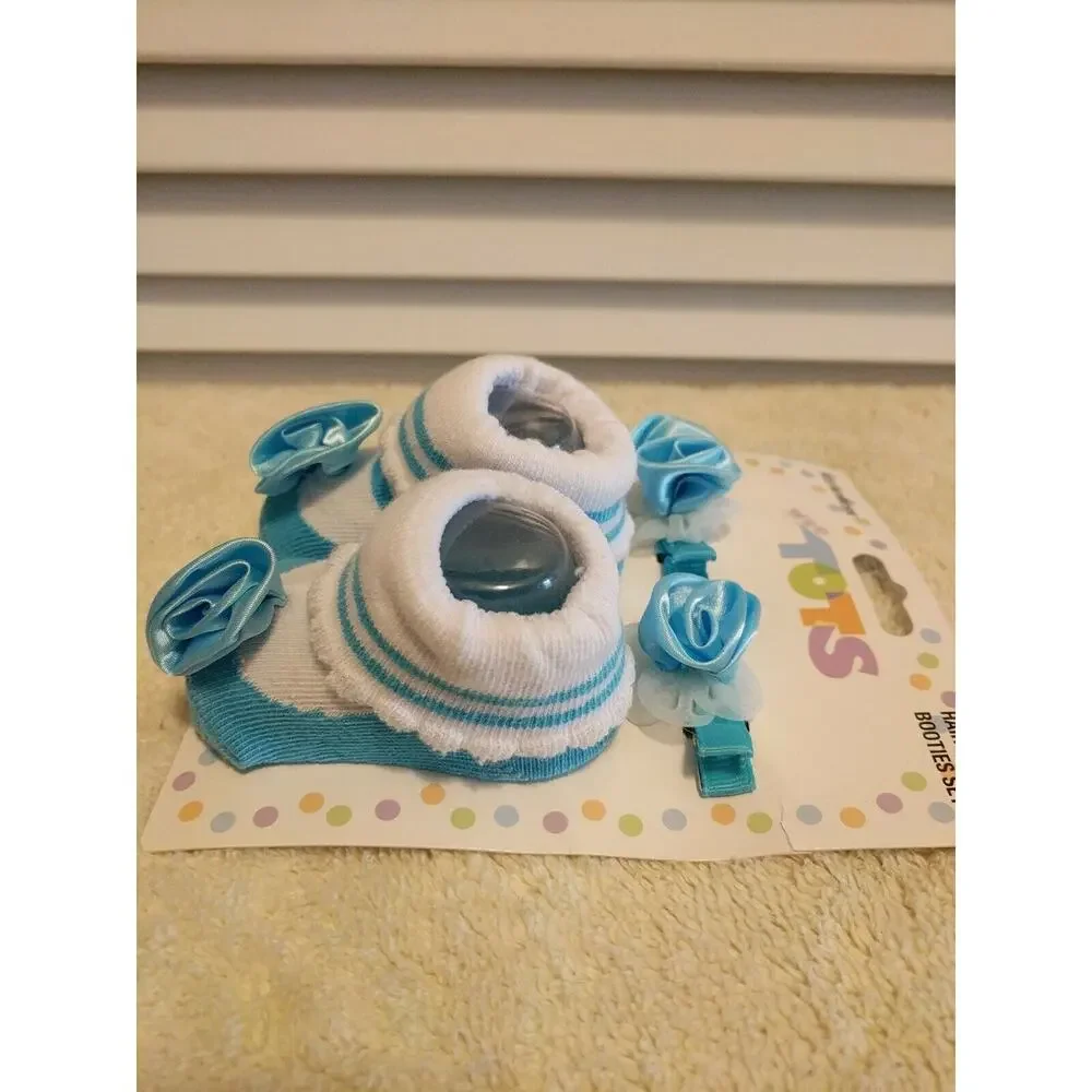 Wee Tots Newborn Blue and White Hair Clips And Booties Socks Pair Set NWT